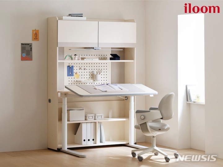 [서울=뉴시스] 일룸 링키플러스 모션데스크 세트. (사진=일룸 제공) 2022.12.12. photo@newsis.com