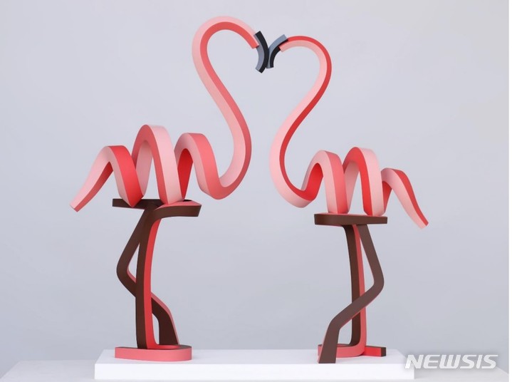 [서울=뉴시스] Love Of Flamingos, 76x26x71(h)cm, mixed media 2022