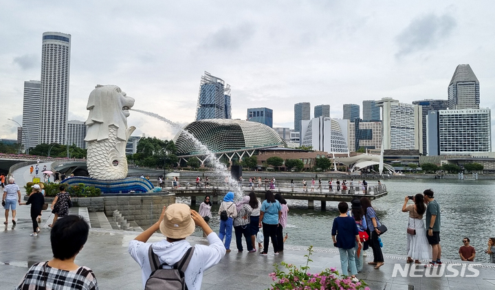 [싱가포르=뉴시스] 우장호 기자 = 싱가포르 내 대표적인 관광지 멀라이언파크 모습. 2022.12.09. woo1223@newsis.com