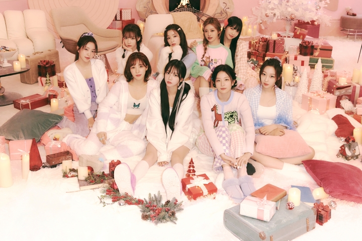 [서울=뉴시스] 레드벨벳, 에스파 '뷰티풀 크리스마스' 티저 2022.12.14. (사진= 에스엠엔터테인먼트 제공) photo@newsis.com *재판매 및 DB 금지