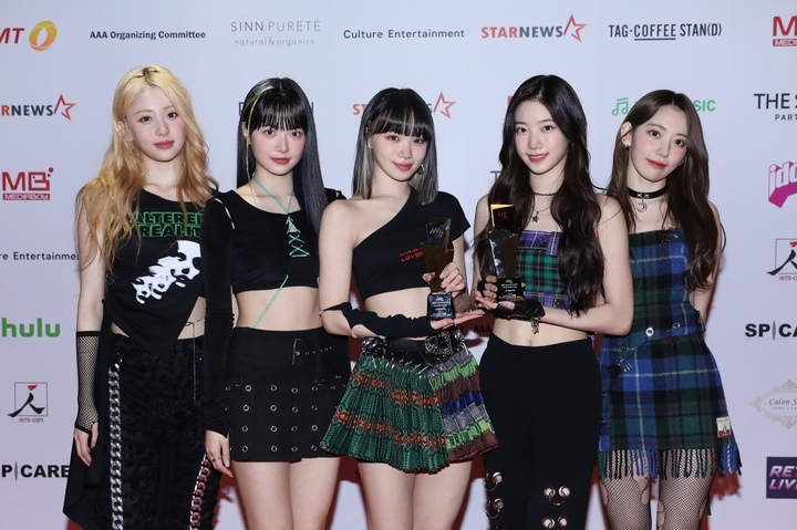 [서울=뉴시스] 르세라핌. 2022.12.14. (사진 = 쏘스뮤직 제공) photo@newsis.com *재판매 및 DB 금지