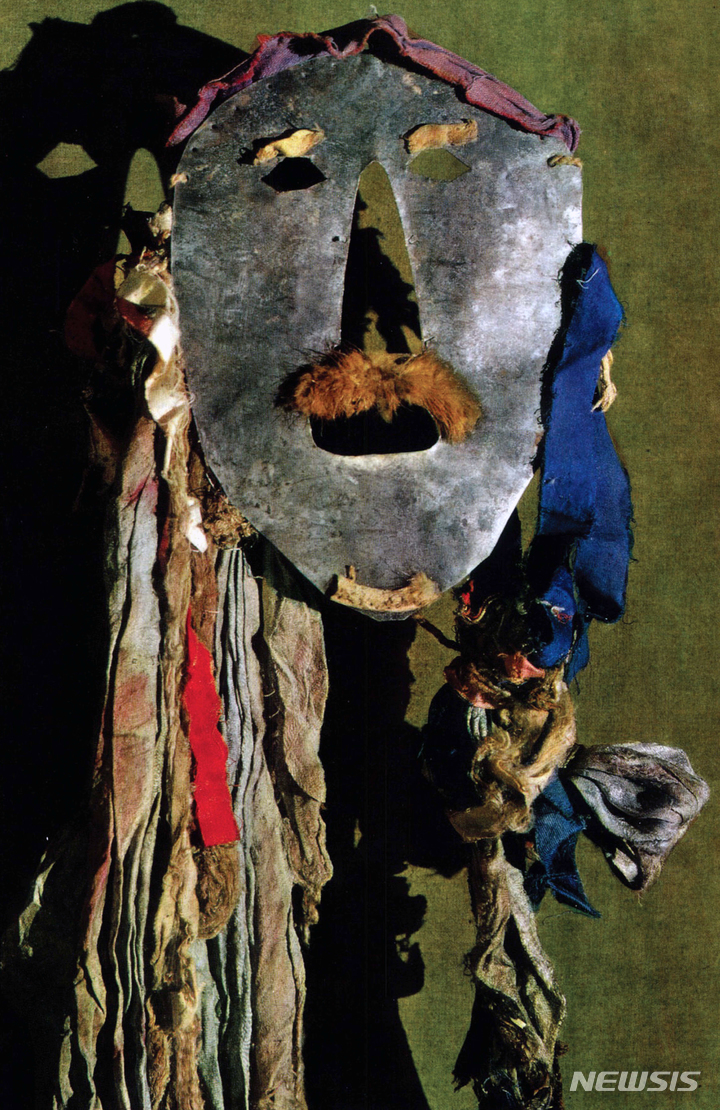 [서울=뉴시스] 샤먼 가면(아브갈다이) 표트르대제인류학민족지학박물관 컬렉션 도록 인용. (사진=국립민속박물관 제공) 2022.12.14. photo@newsis.com *재판매 및 DB 금지