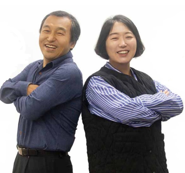 [제주=뉴시스] 제21대 전국교직원노동조합 제주지부장·사무처장에 당선된 현경윤(왼쪽)·김유리 후보. (사진=전교조 제주지부 제공) *재판매 및 DB 금지