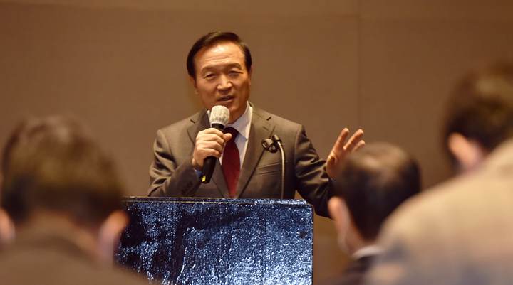 [화성=뉴시스] 14일 경기 화성시 정남면 수원과학대학교 신텍스에서 열린 한국 사립 초·중·고 법인협의회 경기지회 정기총회에서 임태희 경기도교육감이 특강을 진행하고 있다. (사진=경기도교육청 제공) 2022.12.14. photo@newsis.com *재판매 및 DB 금지