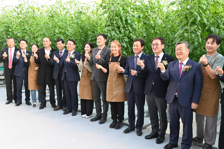 '스마트농업 거점 역할' 경남 스마트팜 혁신밸리 밀양서 준공