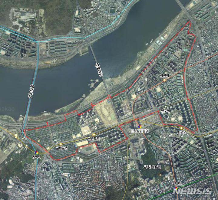 [서울=뉴시스]서울시는 지난 14일 '제17차 도시·건축공동위원회'를 열어 기존의 반포아파트지구를 지구단위계획구역으로 전환하는 '반포아파트지구 지구단위계획(안)'을 수정가결했다고 15일 밝혔다. (사진=서울시 제공). 2022.12.15. photo@newsis.com