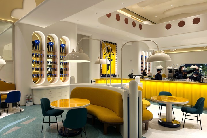 [대구=뉴시스] 김정화 기자 = 현대백화점 대구점이 약 1년간의 리뉴얼 공사를 마치고 '더현대 대구'로 새단장 오픈한다. 사진은 9층 더 포럼 by 하이메 아욘 내 카페 '워킹컵'. 2022.12.15. jungk@newsis.com *재판매 및 DB 금지