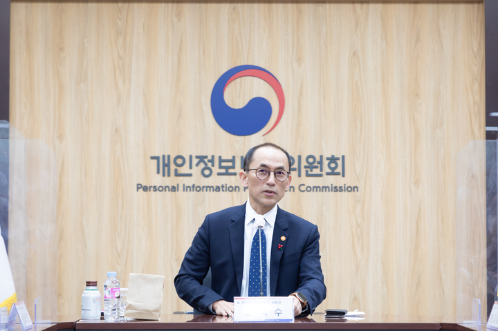 고학수 개인정보보호위원회 위원장이 12월 15일 오후 정부서울청사에서 개최된 출입기자단 간담회에서 인사말을 하고 있다.&nbsp; *재판매 및 DB 금지