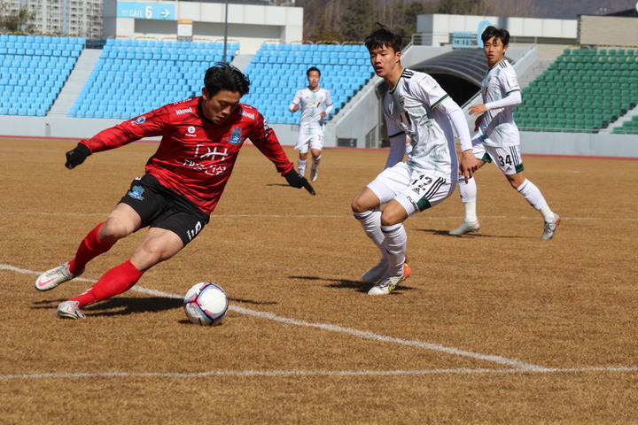 2022 K4리그 2라운드 충주시민축구단과 전북현대B의 경기 장면. (사진=충주시민축구단 제공) *재판매 및 DB 금지