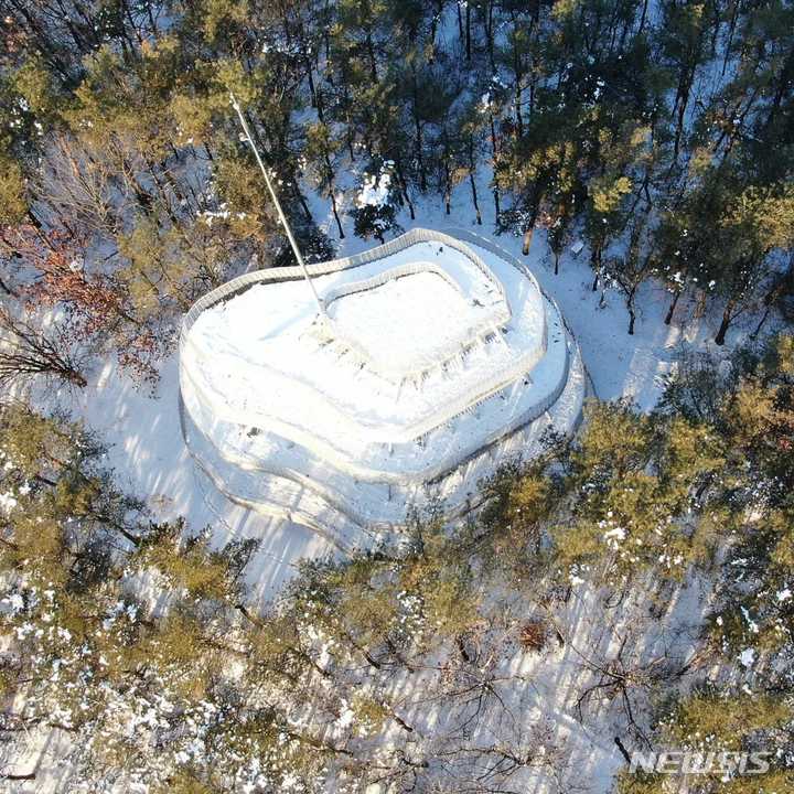 눈 덮힌 작품 전망대 전경.