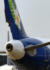 [인천공항=뉴시스] 홍찬선 기자 = 19일 오전 인천공항 제1여객터미널 계류장에서 라오스 비엔티엔으로 이륙하려던 라오항공 QV924편과 에어프레미아 항공기 날개가 접촉사고를 냈다. 사진은 라오항공 여객기의 사고 모습. (사진=인천공항공사 제공) 2022.12.19. photo@newsis.com *재판매 및 DB 금지