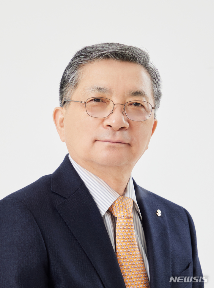 [서울=뉴시스]이한준 LH 사장, 제20대 대한근대5종연맹 회장 취임 (사진 = 대한근대5종연맹 제공)