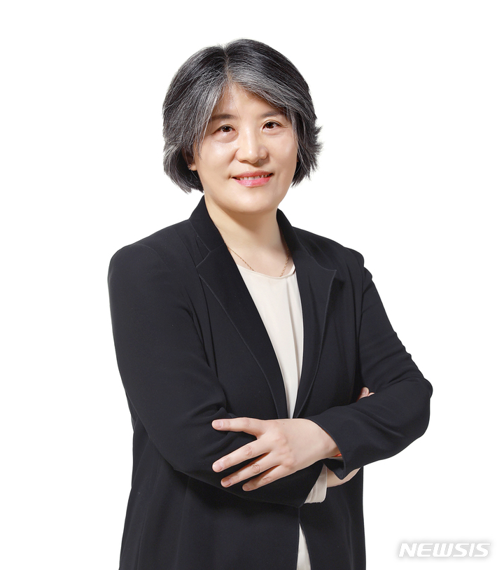 [서울=뉴시스] 관훈클럽 총무로 임명된 고정애 중앙일보 편집국장대리 겸 콘텐트제작 Chief 에디터. (사진=관훈클럽 제공) 2022.12.21. photo@newsis.com *재판매 및 DB 금지