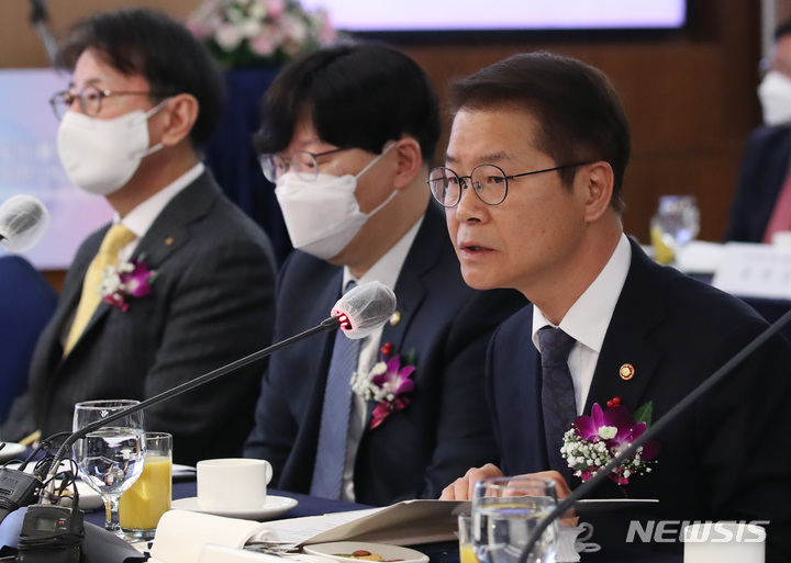 [서울=뉴시스] 김진아 기자 = 이정식 고용노동부 장관. 2022.12.21. bluesoda@newsis.com