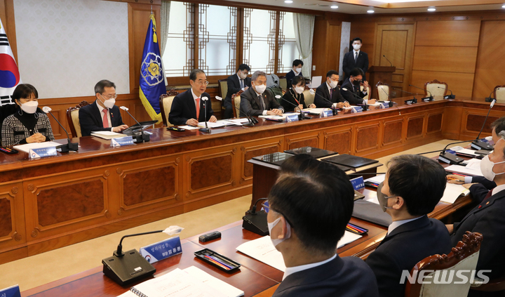 [서울=뉴시스] 김명원 기자 = 한덕수 국무총리가 21일 서울 종로구 정부서울청사에서 국가우주위원회에 참석해 발언하고 있다. 2022.12.21. kmx1105@newsis.com