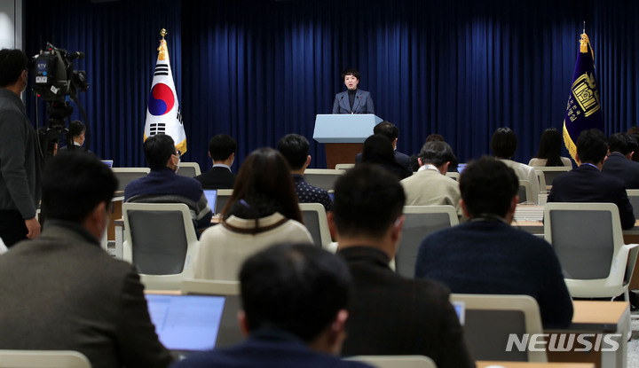 [서울=뉴시스] 홍효식 기자 = 김은혜 홍보수석이 21일 오후 서울 용산 대통령실 청사 브리핑룸에서 비상경제민생회의 겸 국민경제자문회의 관련 브리핑을 하고 있다. 2022.12.21. yesphoto@newsis.com