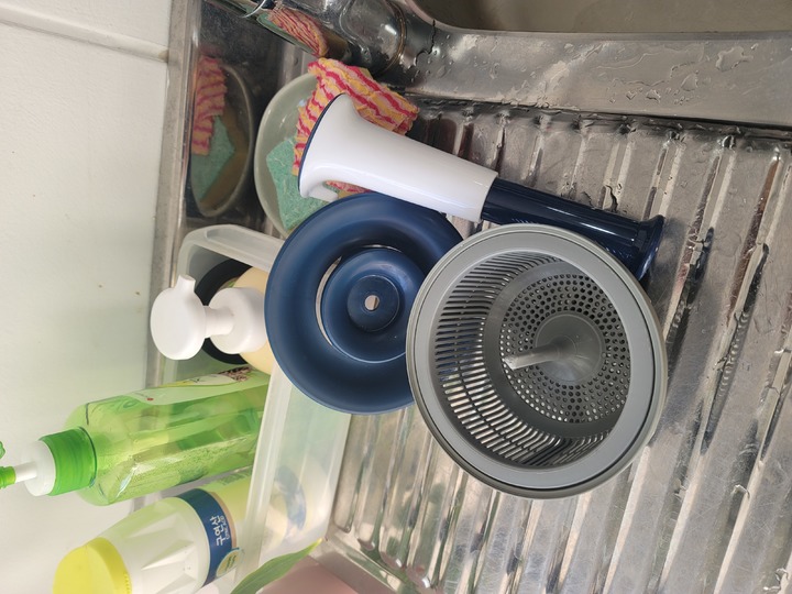 [서울=뉴시스]음식물쓰레기 싱크대용 탈수기.(사진=서울시 제공) 