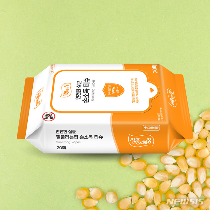 [서울=뉴시스] 미래생활 '잘풀리는집 안전한 살균 손 소독 티슈'. (사진=미래생활 제공) 2022.12.22. photo@newsis.com
