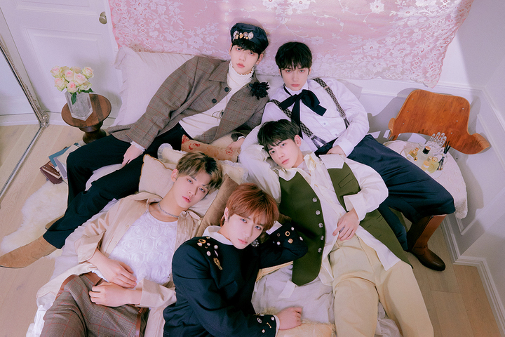 [서울=뉴시스] 투모로우바이투게더. 2022.12.23. (사진 = 빅히트 뮤직 제공) photo@newsis.com *재판매 및 DB 금지