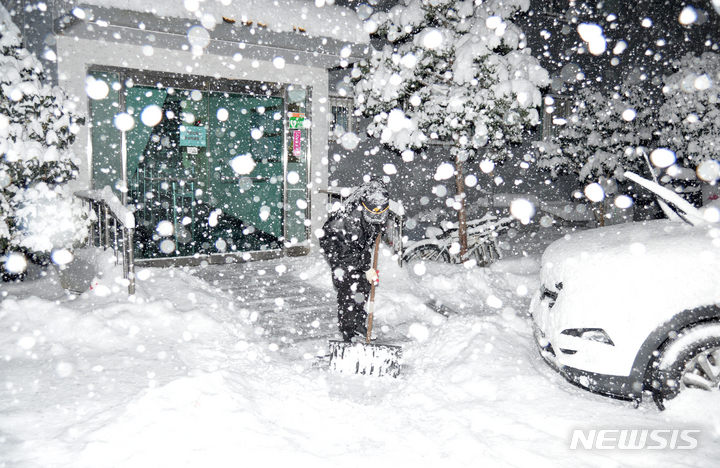 [광주=뉴시스] 눈 내리는 광주. (사진=뉴시스DB). photo@newsis.com