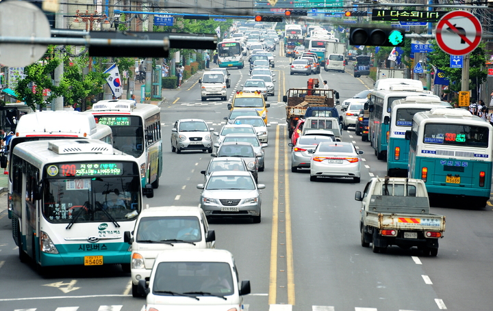 [진주=뉴시스]진주시 시내버스 운행.(사진=뉴시스 DB).photo@newsis.com *재판매 및 DB 금지