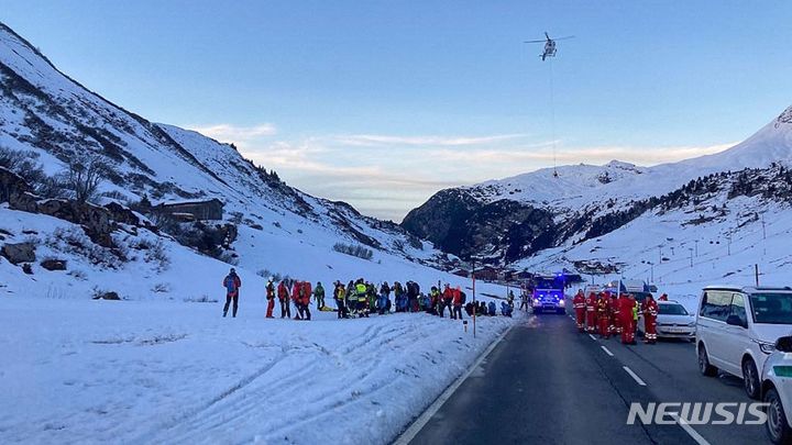 [서울=뉴시스] 오스트리아 산악지역 스키장에서 2022년 성탄절 전야에 역대 최대의 눈사태가 발생해 최소 10명이 매몰됐을 때의 현장부근. (사진=LECH ZÜRS TOURISMUS 캡처 자료사진) 2026. 01.18.