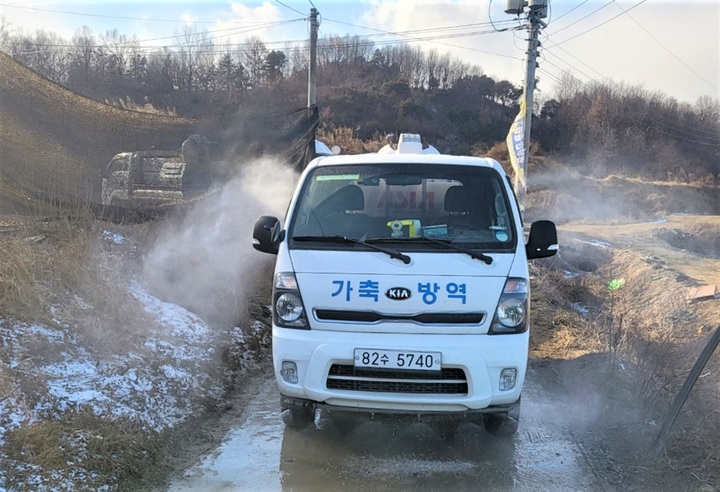 [안동=뉴시스] 산란계 농장 방역소독. (사진=뉴시스 DB) 2026.02.24 *재판매 및 DB 금지