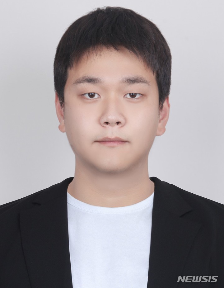 국토교통부장장관 상을 받은 전해찬 씨.