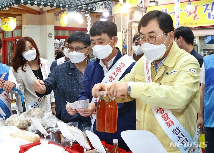 주낙영 경주시장 '전통시장 장보기'