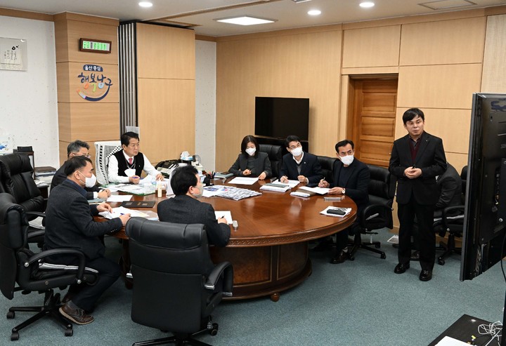 [울산=뉴시스]26일 울산 남구청 구청장실에서 복합문화 반다비 빙상장 설계용역 착수보고회가 진행되고 있다. (사진=울산 남구 제공) 2022.12.26. photo@newsis.com *재판매 및 DB 금지