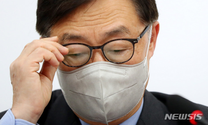 [서울=뉴시스] 추상철 기자 = 최재형 국민의힘 혁신위원장이 지난해 12월26일 오후 서울 여의도 국회에서 열린 '혁신위원회 제16차 전체회의'에 참석해 있다. 2022.12.26. scchoo@newsis.com