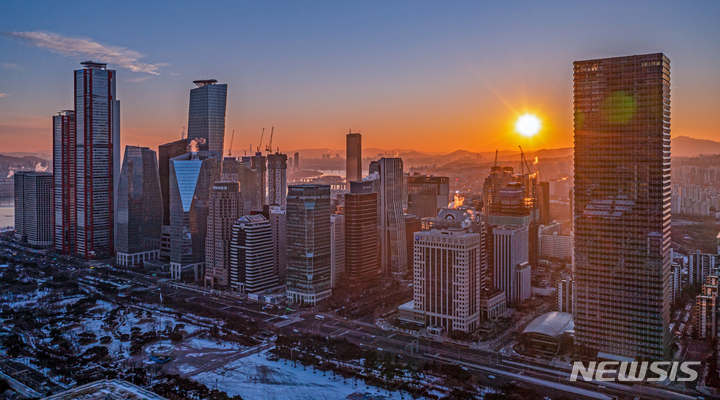 [서울=뉴시스] 김금보 기자 =서울 여의도 증권가. 2026.02.12. kgb@newsis.com