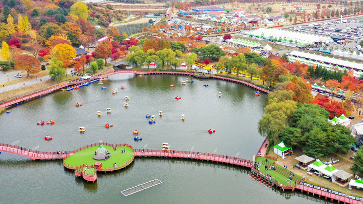 [장수=뉴시스]최정규 기자 = 전북 장수군은 '제16회 장수 한우랑사과랑 축제'가 전라북도 지역축제육성위원회에서 실시한 2023년 전라북도 대표축제 심사에서 최우수 축제로 선정됐다고 27일 밝혔다. (장수군 제공) *재판매 및 DB 금지