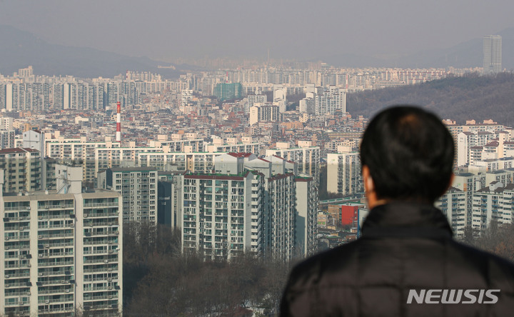 [서울=뉴시스] 서울 강북구 북서울꿈의숲 전망대에서 바라본 강북지역 아파트단지 모습.(사진=뉴시스 DB)