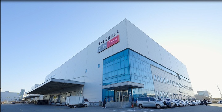  스마트 물류센터 인증을 획득한 신라면세점 인천 소재 제2 통합물류센터 (제공 = 신라면세점) 2022.12.28. *재판매 및 DB 금지