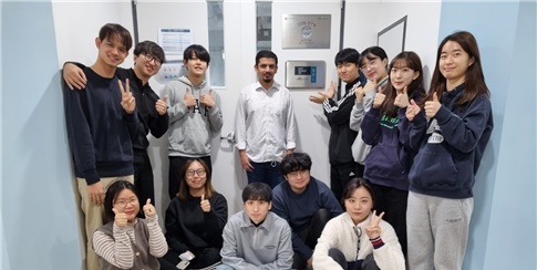 [울산=뉴시스] 건강한 연구실로 선정된 조경화 교수팀 (UNIST 제공) *재판매 및 DB 금지