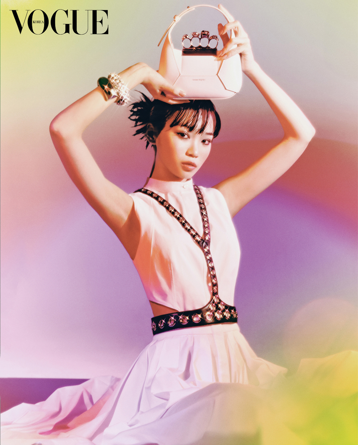 르세라핌 김채원, 화보 공개…"몽환적인 눈빛"