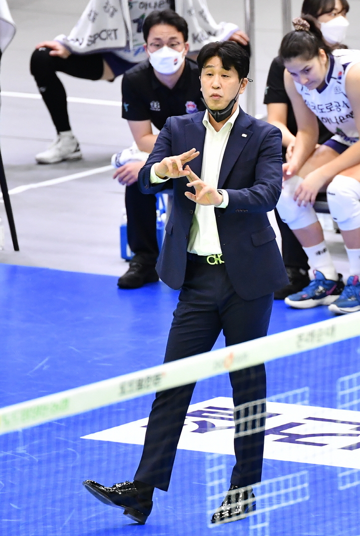 [서울=뉴시스]김종민 한국도로공사 감독. 2022.12.28. (사진=한국배구연맹 제공) *재판매 및 DB 금지