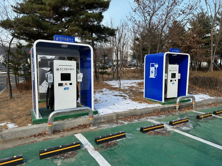 [서울=뉴시스] 내년 1월 운영을 앞둔 동작주차공원 내 전기자동차 충전소.(사진=동작구 제공) *재판매 및 DB 금지