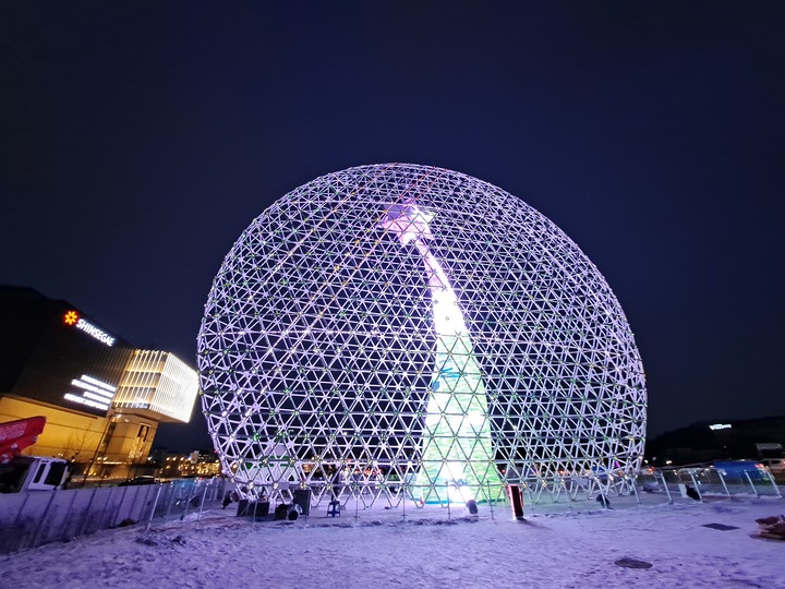 [대전=뉴시스]대전시가 유성구 도룡동 스튜디오큐브에 조성한 미디어아트 조형물. (사진= 대전시 제공) *재판매 및 DB 금지