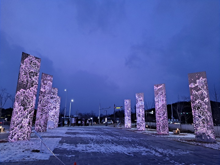 [대전=뉴시스] 대전시가 유성구 도룡동 스튜디오큐브에 조성한 미디어아트 조형물. (사진= 대전시 제공) *재판매 및 DB 금지