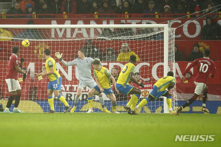 [맨체스터=AP/뉴시스] 맨체스터 유나이티드 마커스 래시포드의 선제골 장면. 2022.12.28