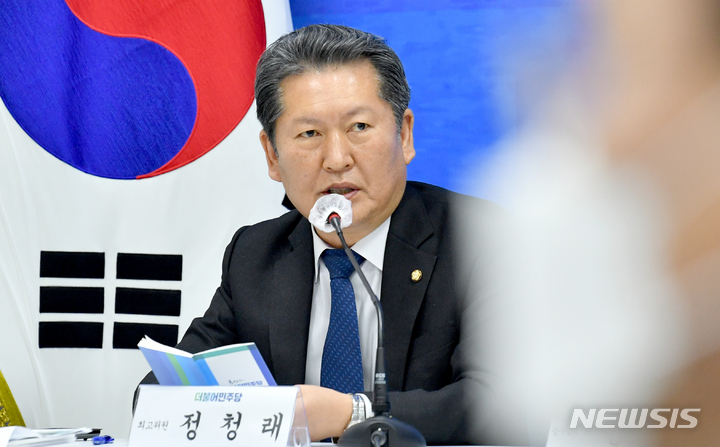 [광주=뉴시스] 김혜인 기자=지난해 12월28일 정청래 더불어민주당 최고위원이 광주시당에서 열린 현장 최고위원회의에서 발언하고 있다. 2022.12.28. hyein0342@newsis.com