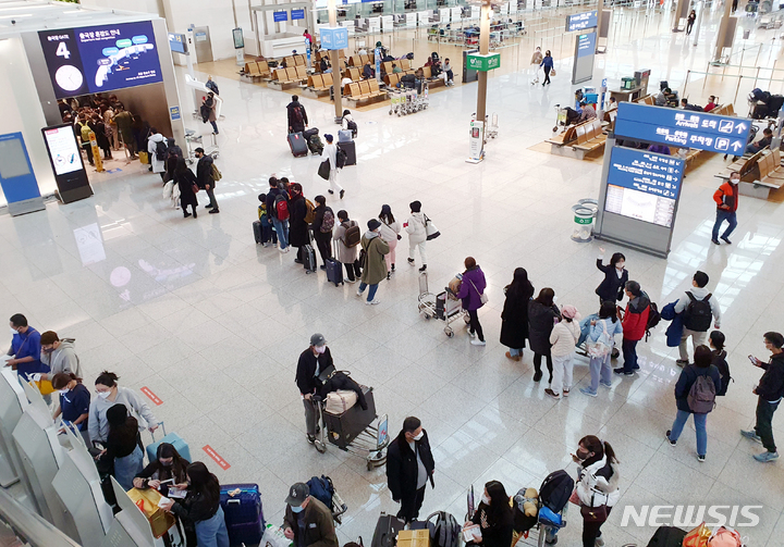 [인천공항=뉴시스] 홍찬선 기자 = 사진은 인천공항 제1여객터미널 출국장의 모습. 2023.03.17. mania@newsis.com