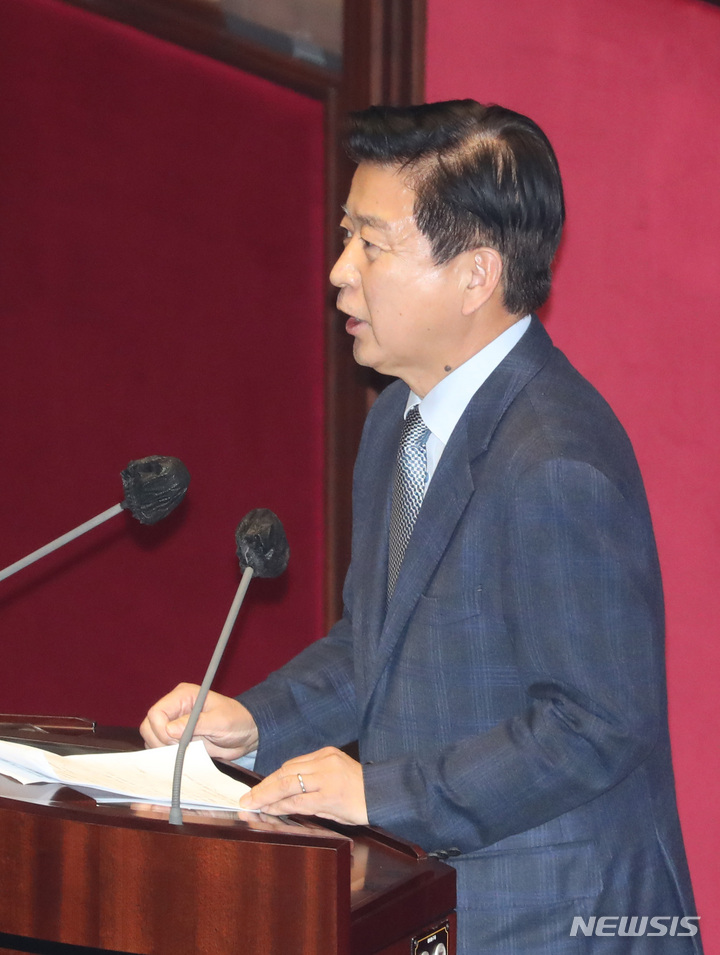 [서울=뉴시스] 전진환 기자 = 노웅래 더불어민주당 의원이 지난해 12월28일 오후 서울 여의도 국회에서 열린 제401회 국회(임시회) 제4차 본회의에서 자신의 체포동의안에 대한 신상발언을 하고 있다. 2022.12.28. amin2@newsis.com