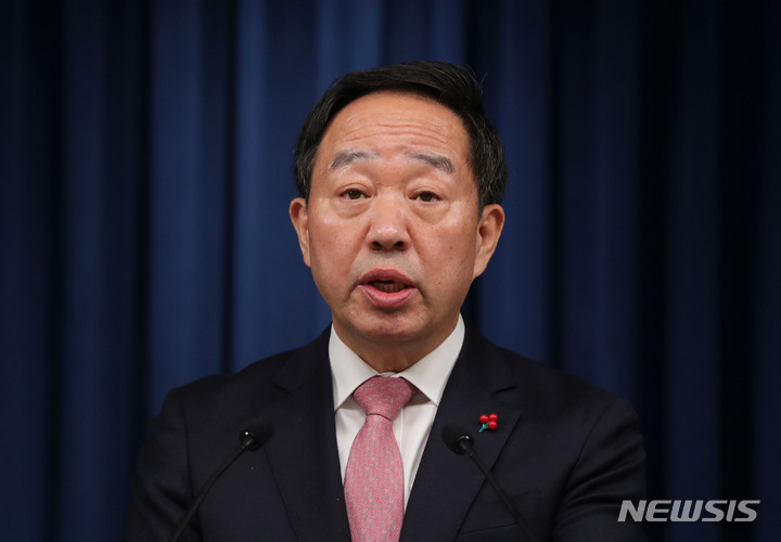 [서울=뉴시스] 홍효식 기자 = 강승규 시민사회수석이 29일 오전 서울 용산 대통령실 청사 브리핑룸에서 국민제안 운용경과 및 향후 계획 브리핑을 하고 있다. 2022.12.29. yesphoto@newsis.com