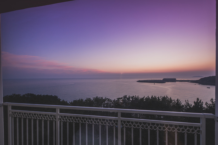 더위크앤 리조트 오션 뷰 객실에서 본 서해 낙조 *재판매 및 DB 금지