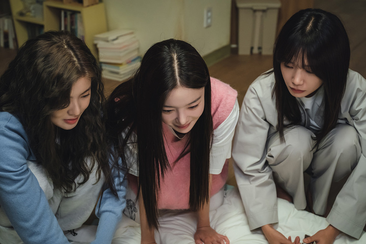 [서울=뉴시스] '술꾼도시여자들2'. 2022.12.30. (사진=티빙 제공) photo@newsis.com *재판매 및 DB 금지 *재판매 및 DB 금지