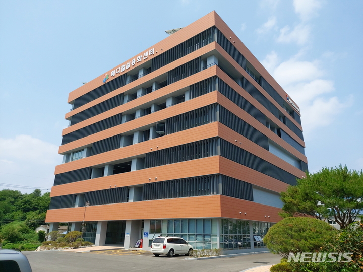 김해 1인창조기업 지원센터, 전국 '최우수' 선정 - 뉴스 썸네일 이미지