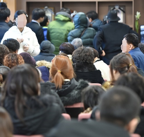 [대구=뉴시스]대구공공시설관리공단 명복공원에서 화장이 끝나기를 기다리는 시민들의 모습. 뉴시스DB. 2023.06.01 photo@newsis.com&nbsp; *재판매 및 DB 금지